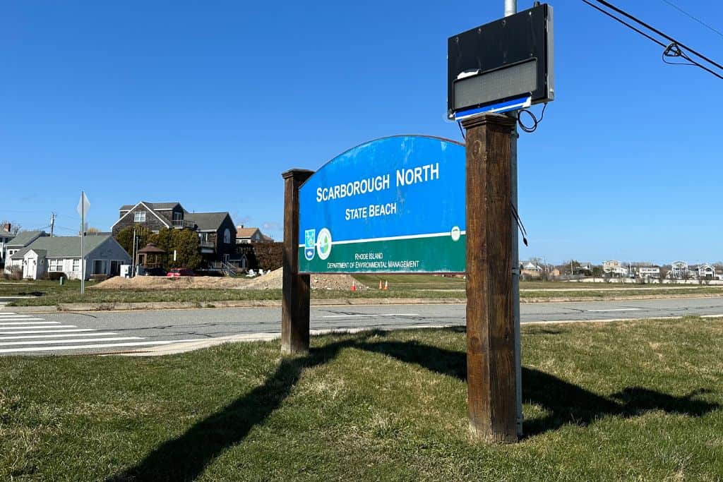 The sign at the entrance to the parking lots at Scarborough Beach.