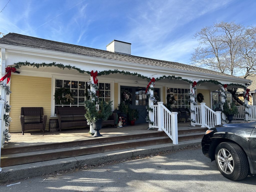 Stopping for apples and cider at Phantom Farms is a part of your Cumberland Rhode Island scenic drive. Enjoy!