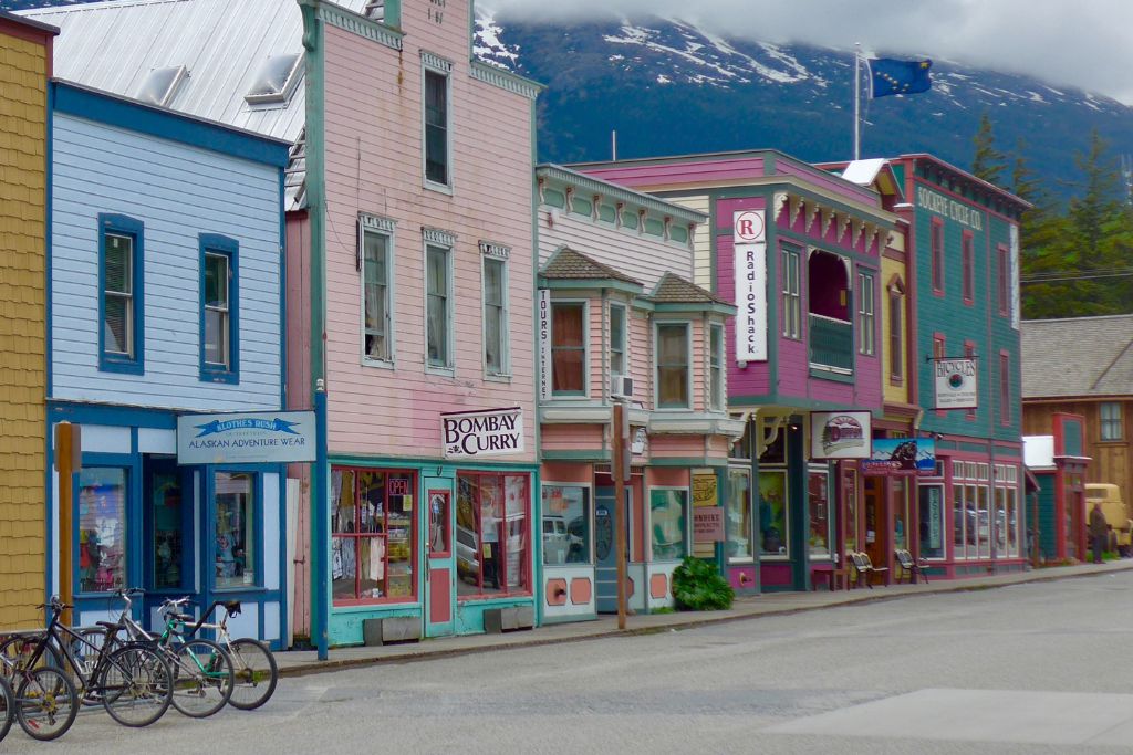 One of the most fun things to do in Skagway is to stroll downtown shopping and absorbing the small town vibe of the city.