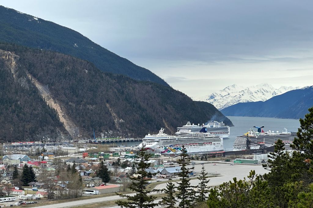 With many cruise ships docking in Skagway during the season, there are many things to do in Skagway specifically geared toward cruise ship passengers.