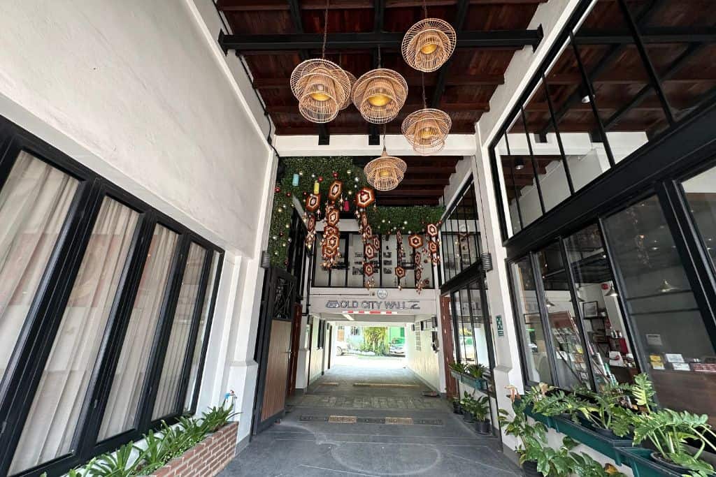 A view of the entrance to the Old City Wall Inn with a covered driveway through to the back courtyard.