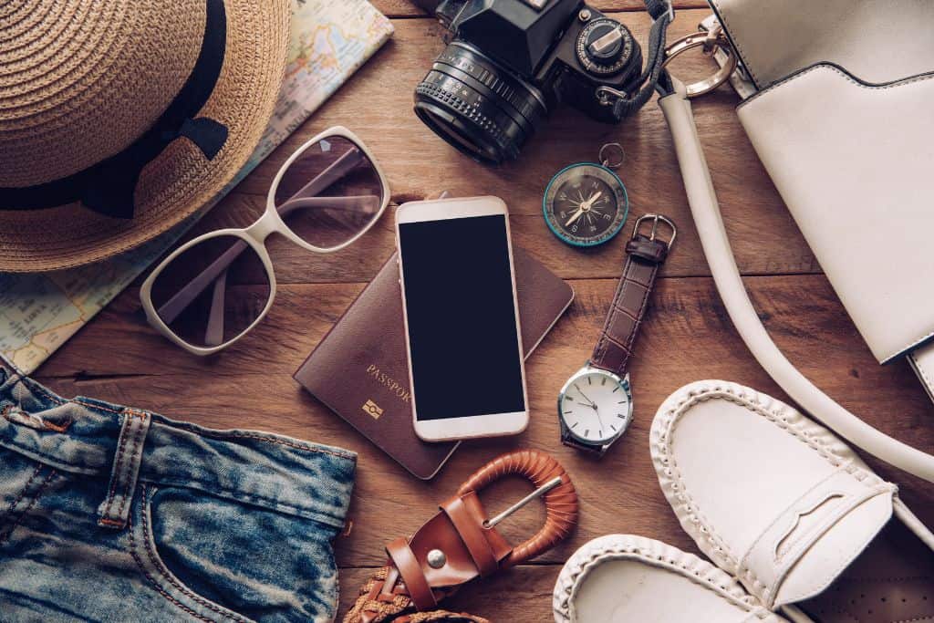 Sunglasses, a straw hat, a cell phone, and other accessories you should pack. This is an important tip for traveling to Laos.